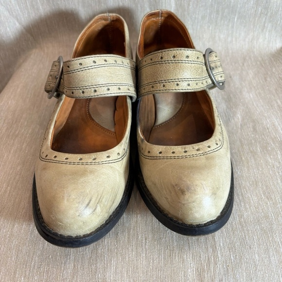 JOHN FLUEVOG Sz 5 Person Mary Jane Buckle Closure pale Yellow Green Shoes FLAWS - Picture 2 of 10